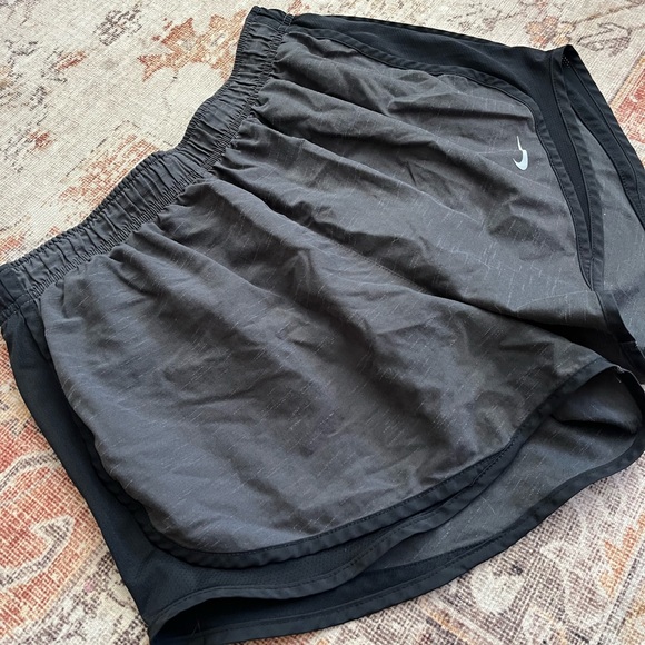 Nike Black Performance Shorts - Picture 3 of 5
